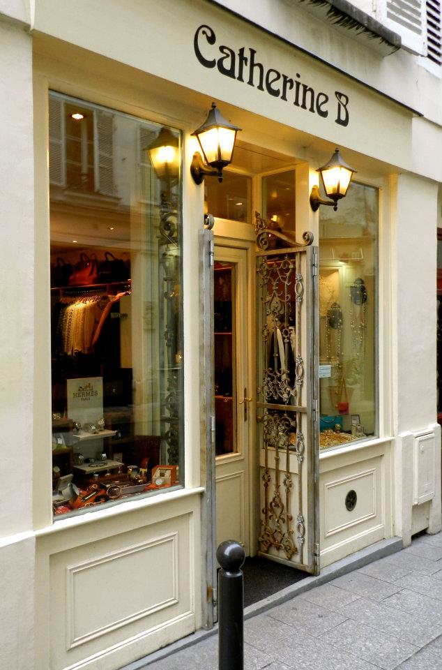 Shopping on rue Saint-Honoré in Paris - Guidebook for your
